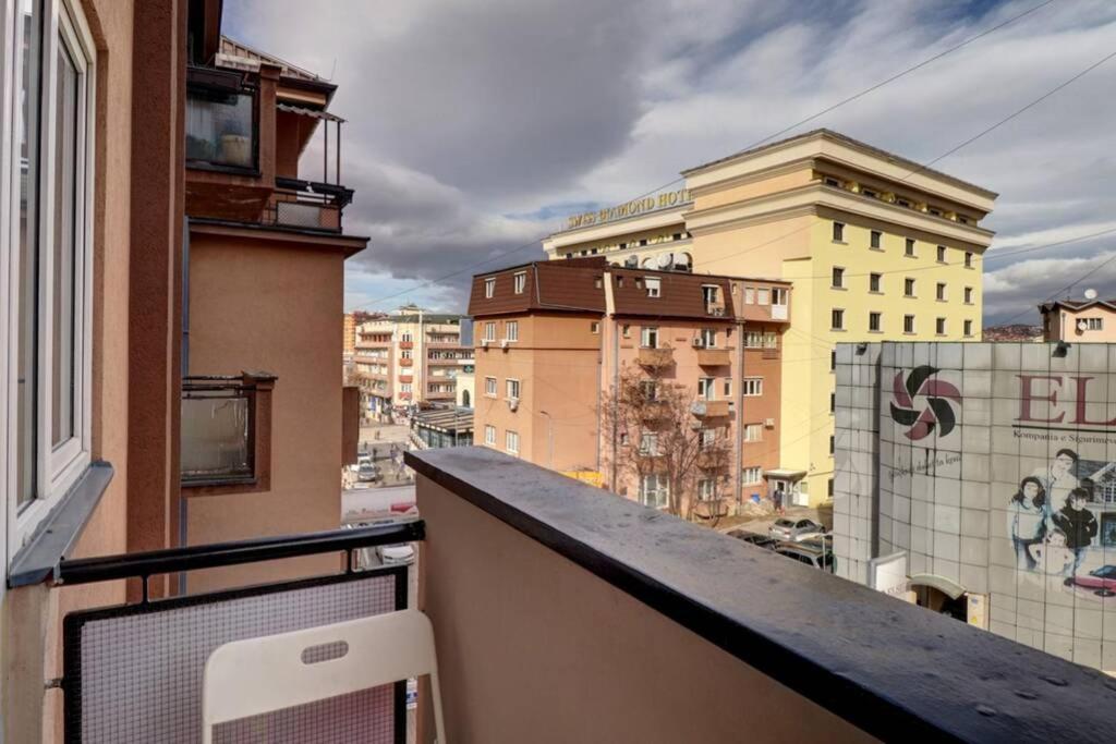Town Square Apartment プリシュティナ エクステリア 写真
