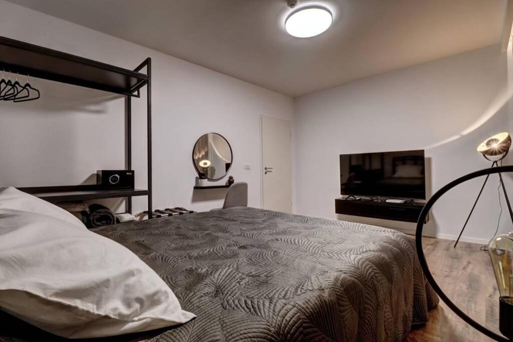 Town Square Apartment プリシュティナ エクステリア 写真